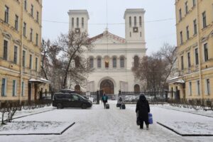 За выходные в Петербурге выпадет половина месячной нормы снега. Коммунальные службы будут работать круглосуточно